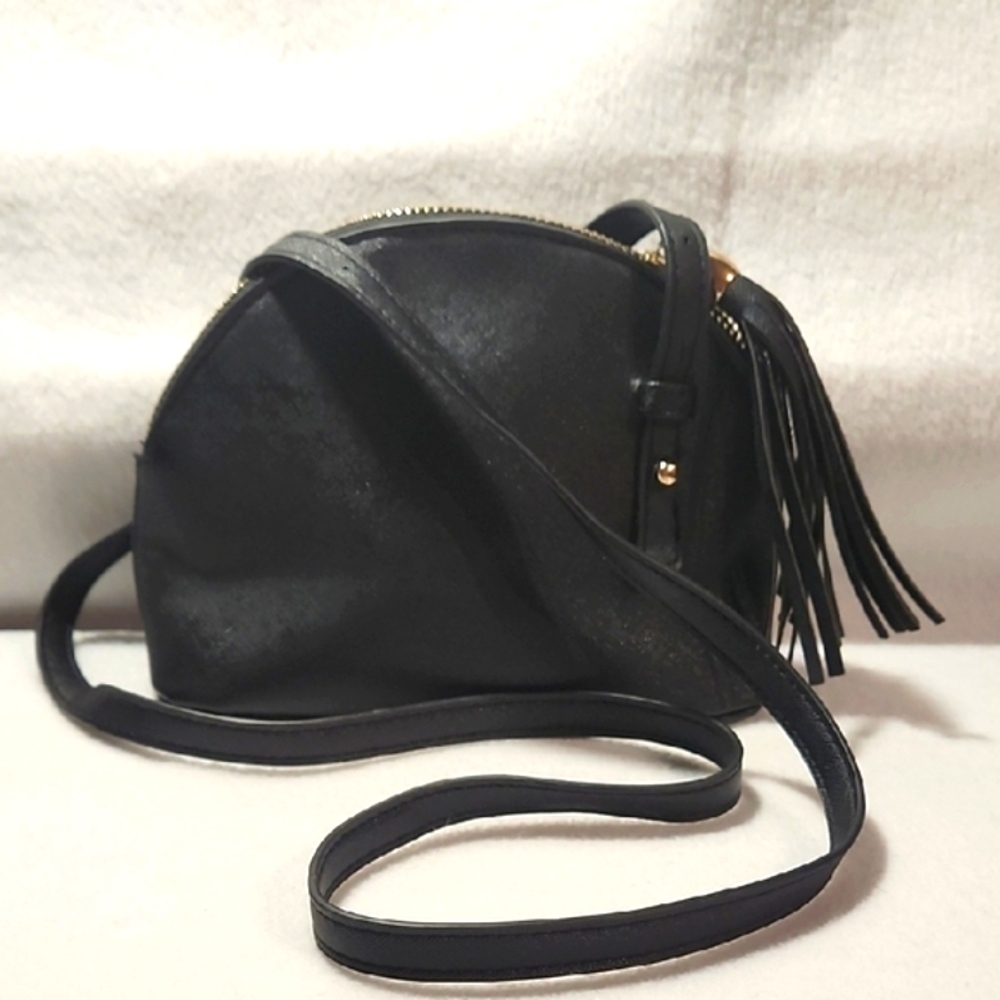 Clearance CHARLOTT RUSSE Sleek Black Crossbody Bag with Tassel